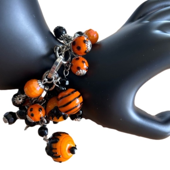 Silver Tone Art Glass Lampwork Beaded Chunky Halloween Bat Orange Black Bracelet - Picture 3 of 6